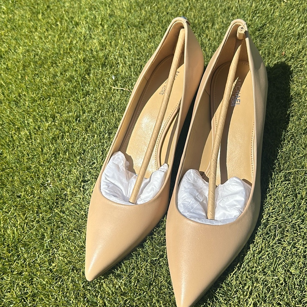 Michael Kors Creamy Nude Kitten Heels, Mini Pumps